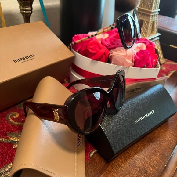 Burberry Sunglasses - Picture 1 of 3